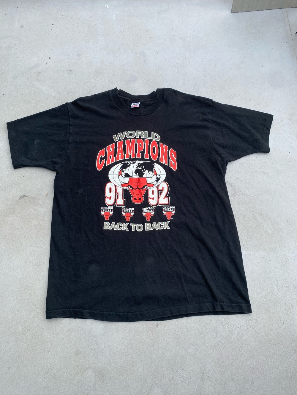 Fruit of the Loom Black Chicago Bulls "World Champions 91 92" Tee